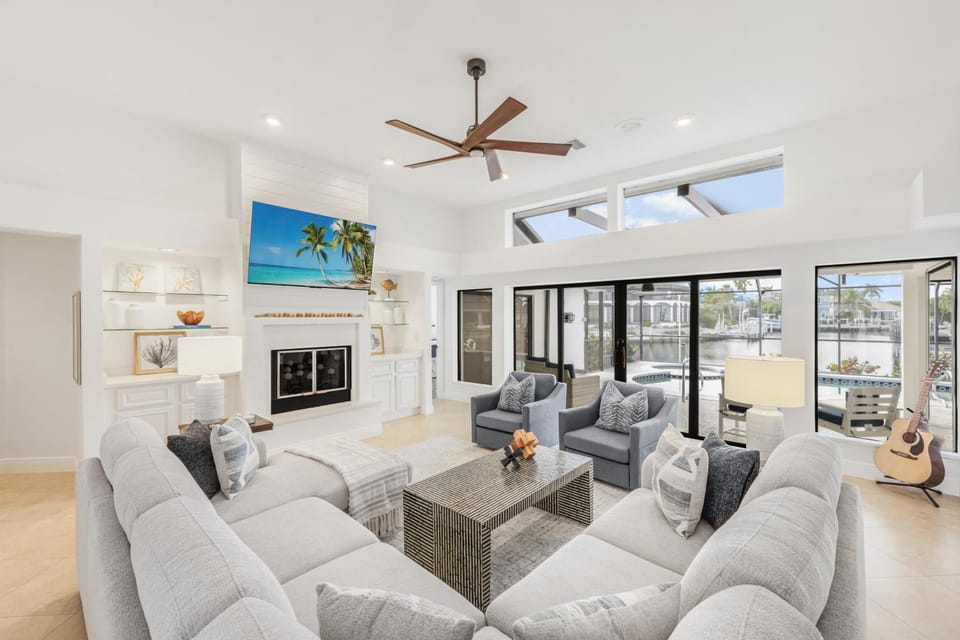 Coastal waterfront home with pool spa and dock House in Marco Island