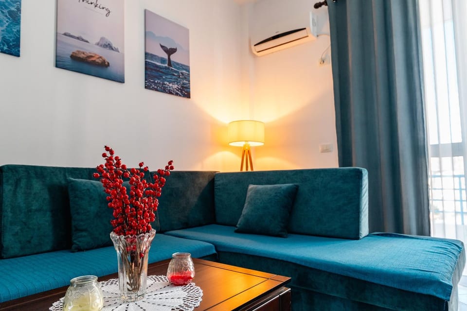 Living room, Seating area, air conditioner