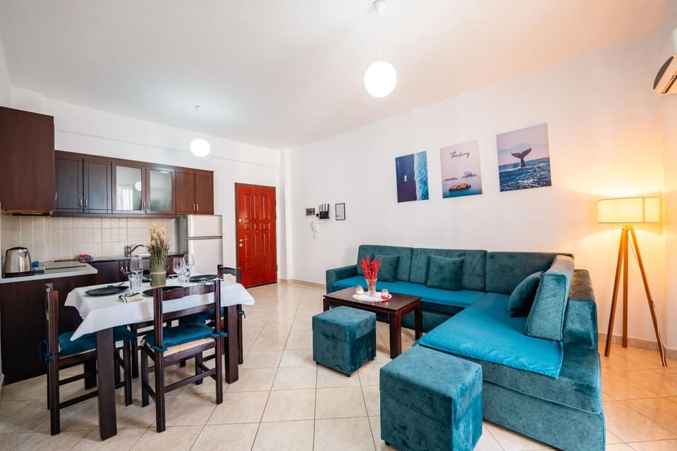 Kitchen or kitchenette, Living room, Seating area, Dining area, stove