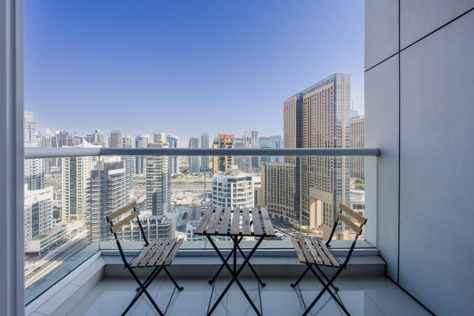 Waterfront Serenity in Dubai Marina Apartment in Dubai