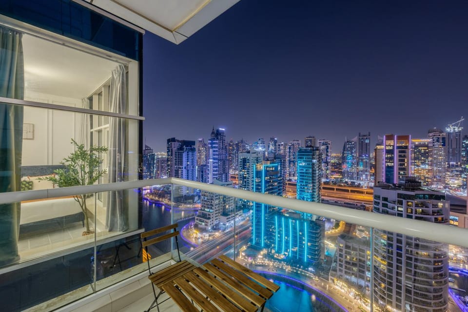 Waterfront Serenity in Dubai Marina Apartment in Dubai