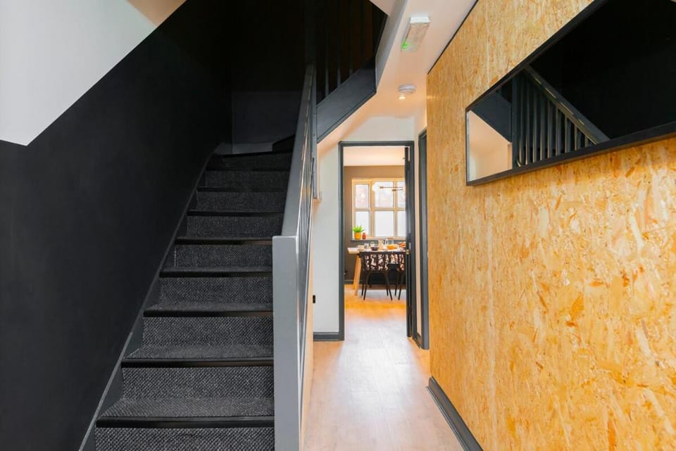 Spacious 6-Bed House Close to Nottingham City Centre Bed and Breakfast in Nottingham
