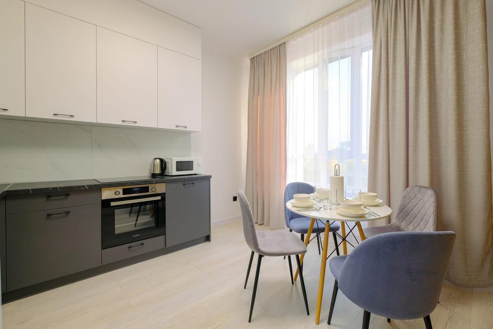 Kitchen or kitchenette, Dining area, oven, stove