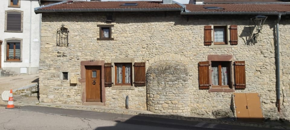 Maison cosy en pierre parking centre Country House in Vosges