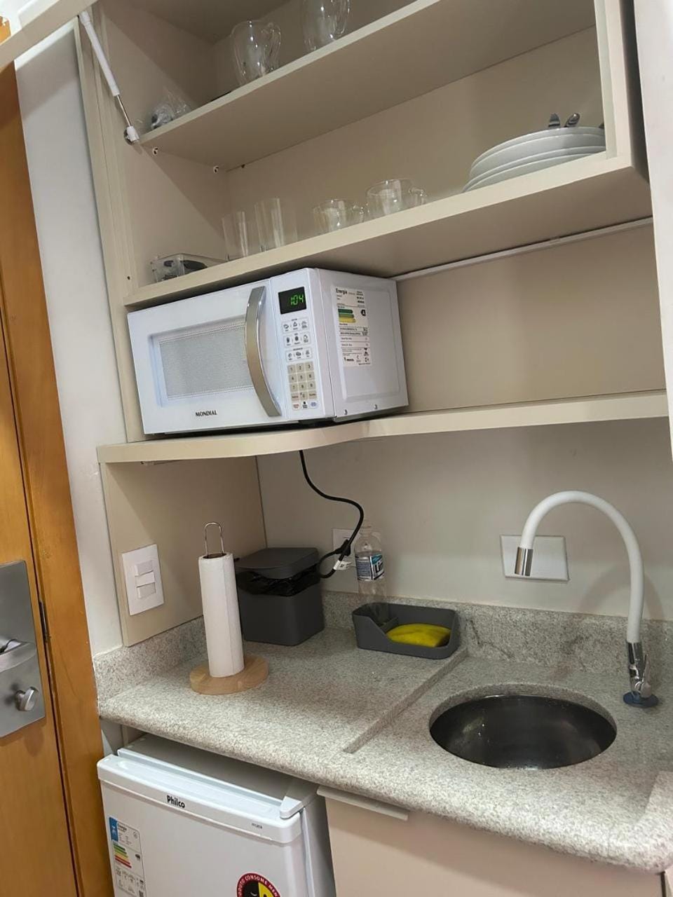Kitchen or kitchenette, minibar