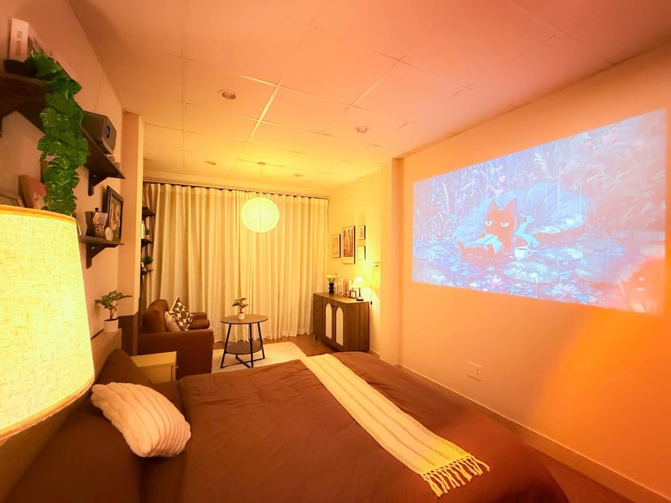 Bed, TV and multimedia, Bedroom