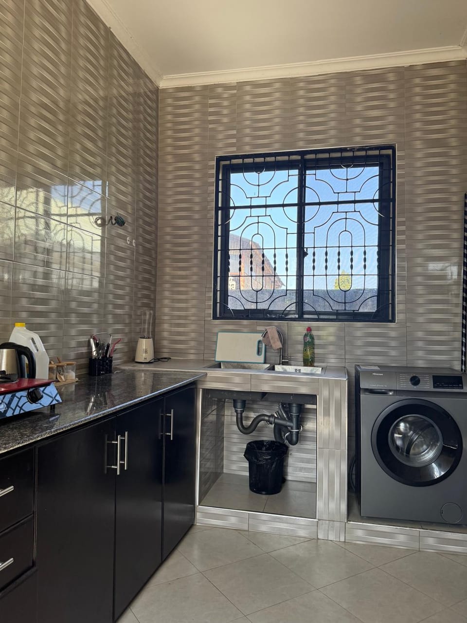 Kitchen or kitchenette, washing machine, kitchen