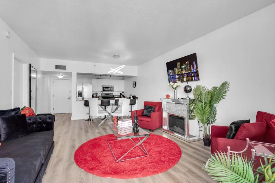 Luxury 1 Bedroom Penthouse, Bay & City Views and 1 Free Parking Apartment in Brickell
