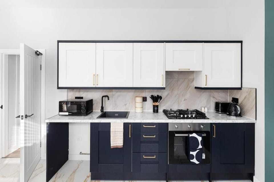 Modern 2 Bedroom next Central London Apartment in London