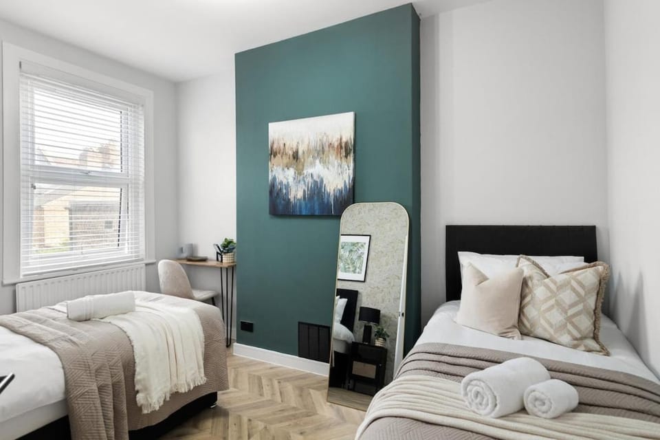Modern 2 Bedroom next Central London Apartment in London