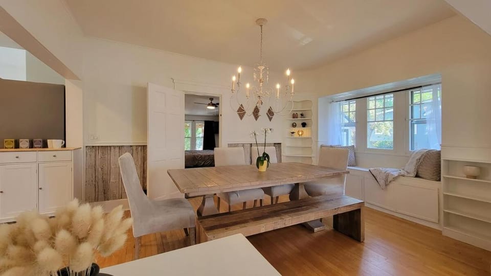 Seating area, Dining area