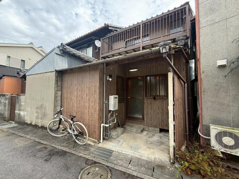桑名のお宿三栄町 桑名駅徒歩圏 ナガシマスパーランド なばなの里 近郊一軒家 Apartment in Aichi Prefecture