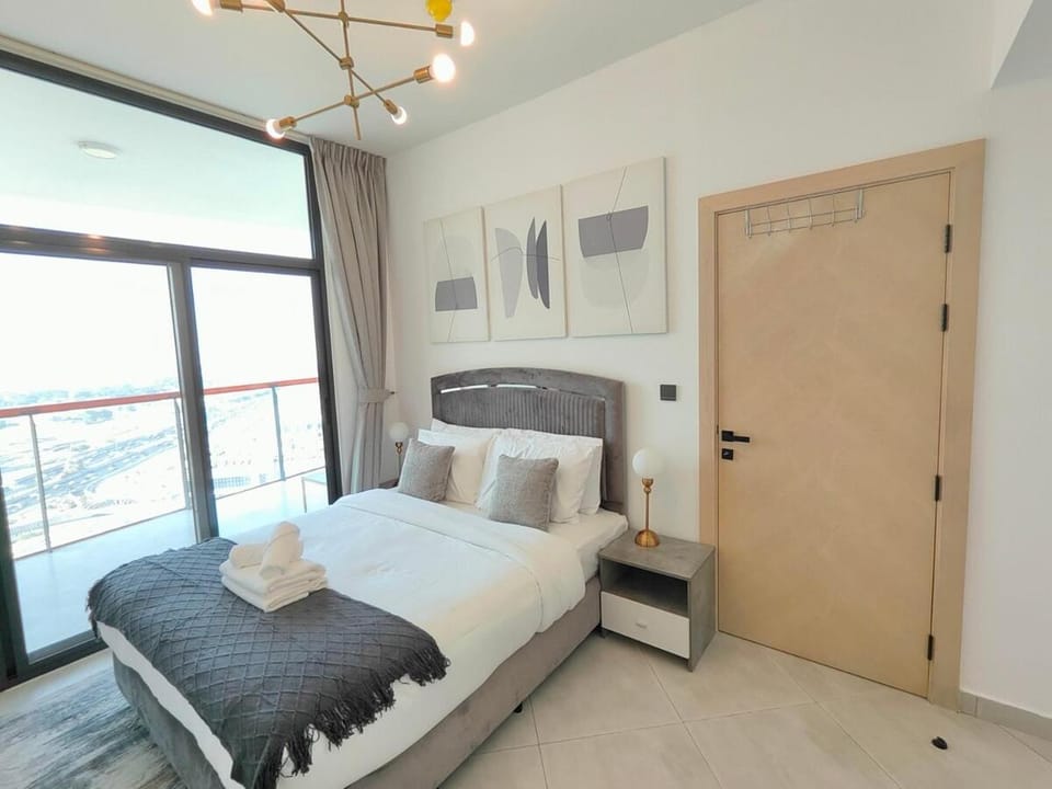 Cozy Modern 1BR with Dubai Skyline View Apartment in Dubai