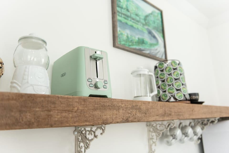 Coffee/tea facilities, toaster, kitchen