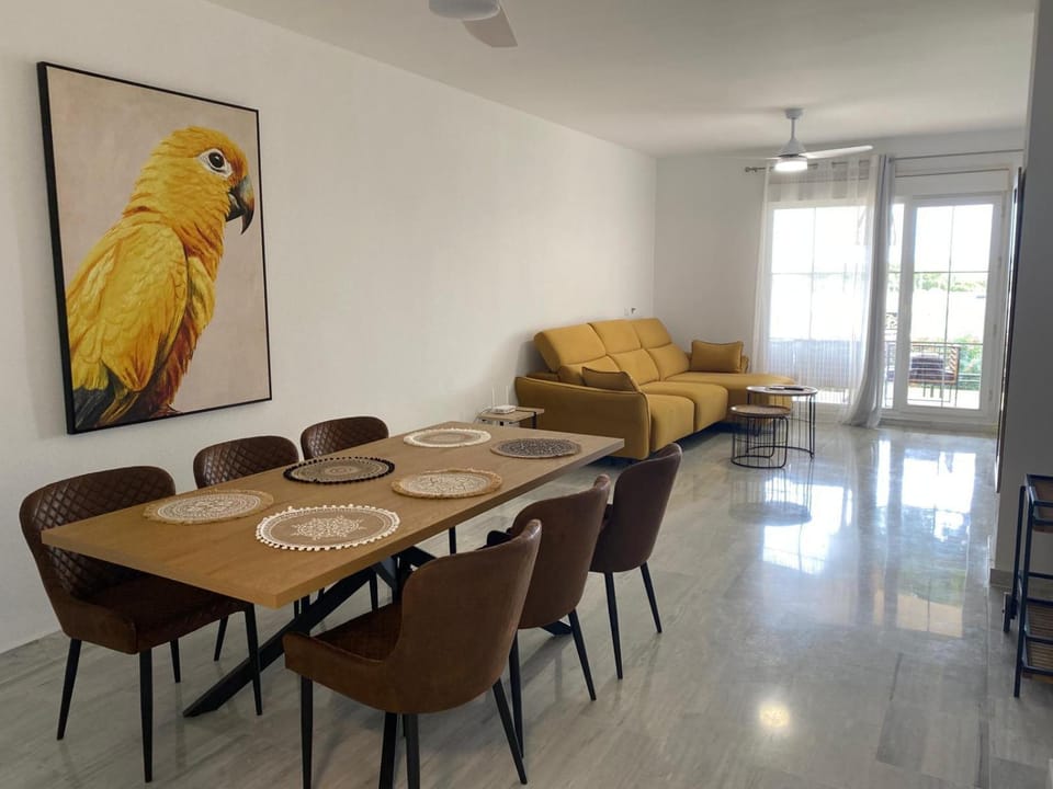 Seating area, Dining area