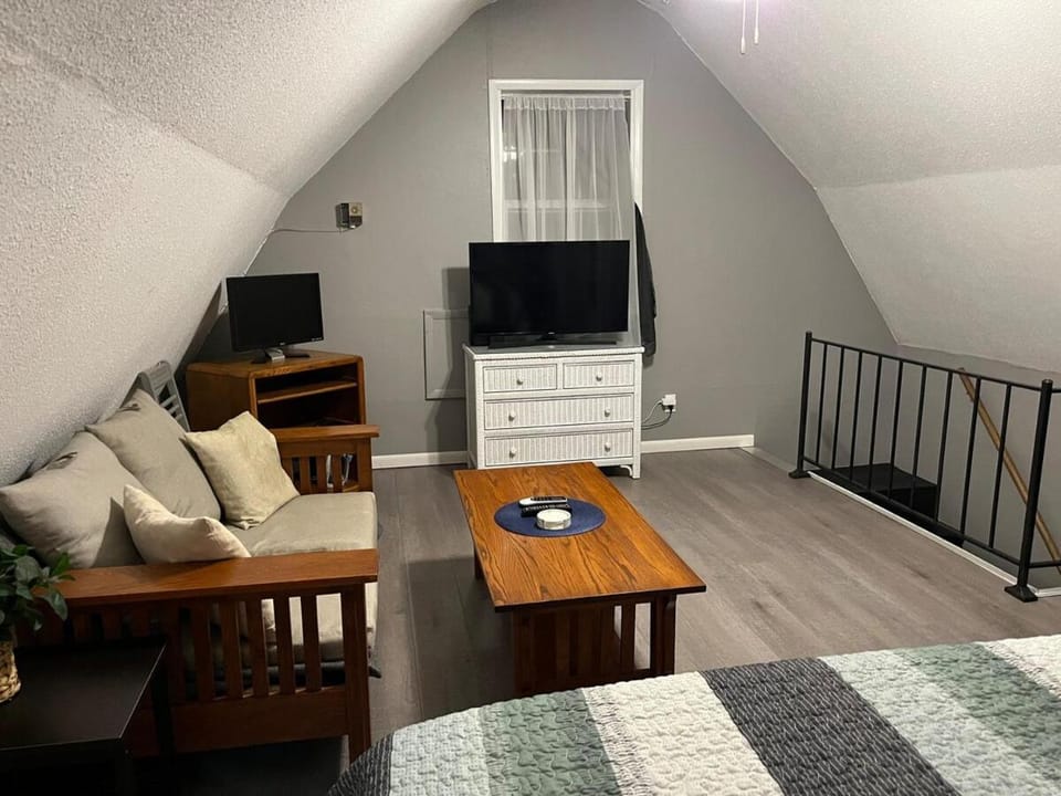 Communal lounge/ TV room, Bedroom