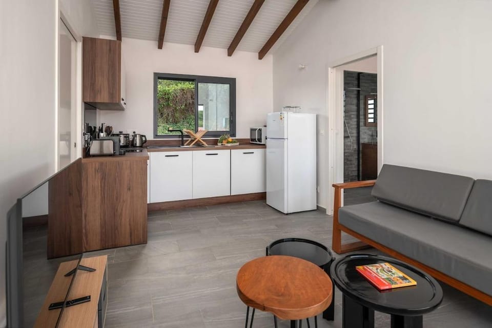 Villa Indonésie-piscine privé au centre de l'île Villa in Les Abymes