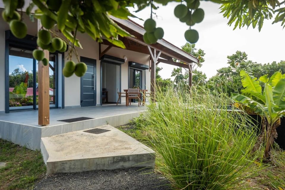 Villa Indonésie-piscine privé au centre de l'île Villa in Les Abymes