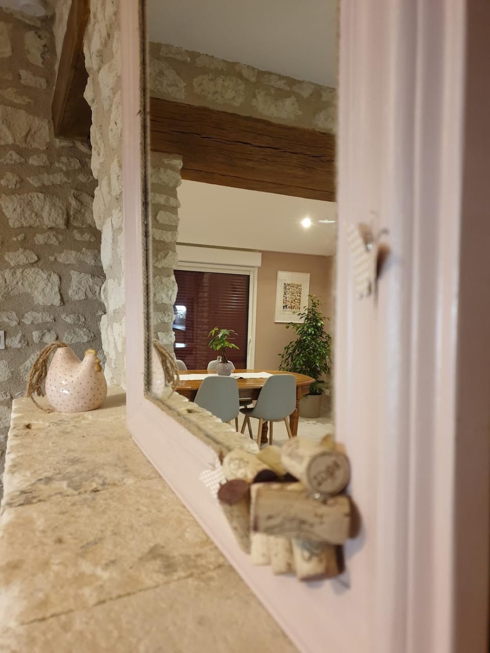 La Petite Loge des Vignes Private Jacuzzi House in Centre-Val de Loire