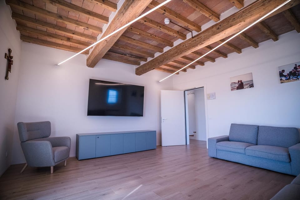 Communal lounge/ TV room, TV and multimedia