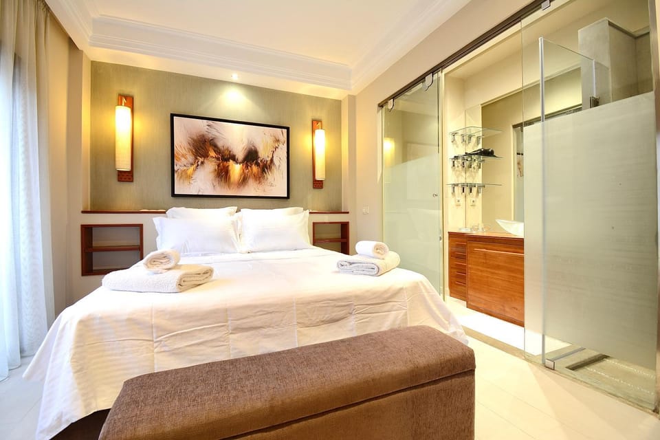 Bed, Bathroom, Photo of the whole room, Bedroom