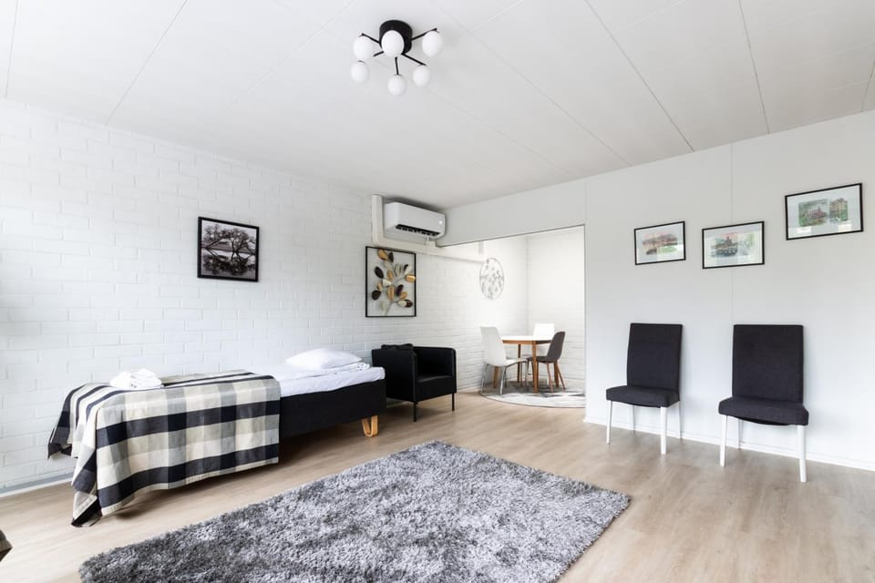 Bed, Living room