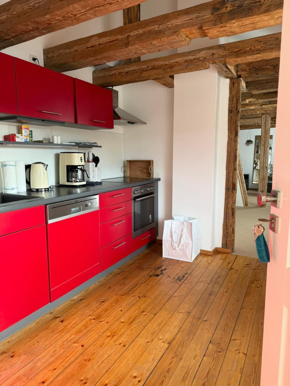 Kitchen or kitchenette, dishwasher, stove