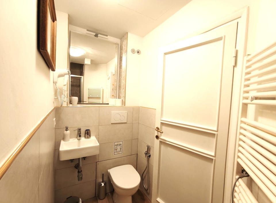 Toilet, Bathroom