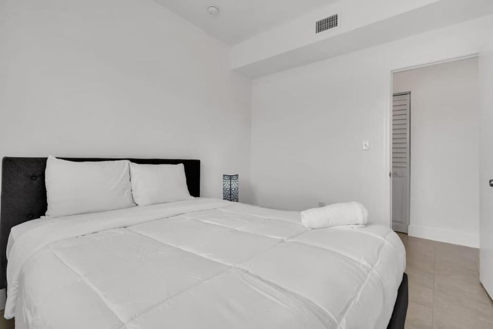 Magical 2 BR Apartment - Best Area in Miami Apartment in Coral Gables