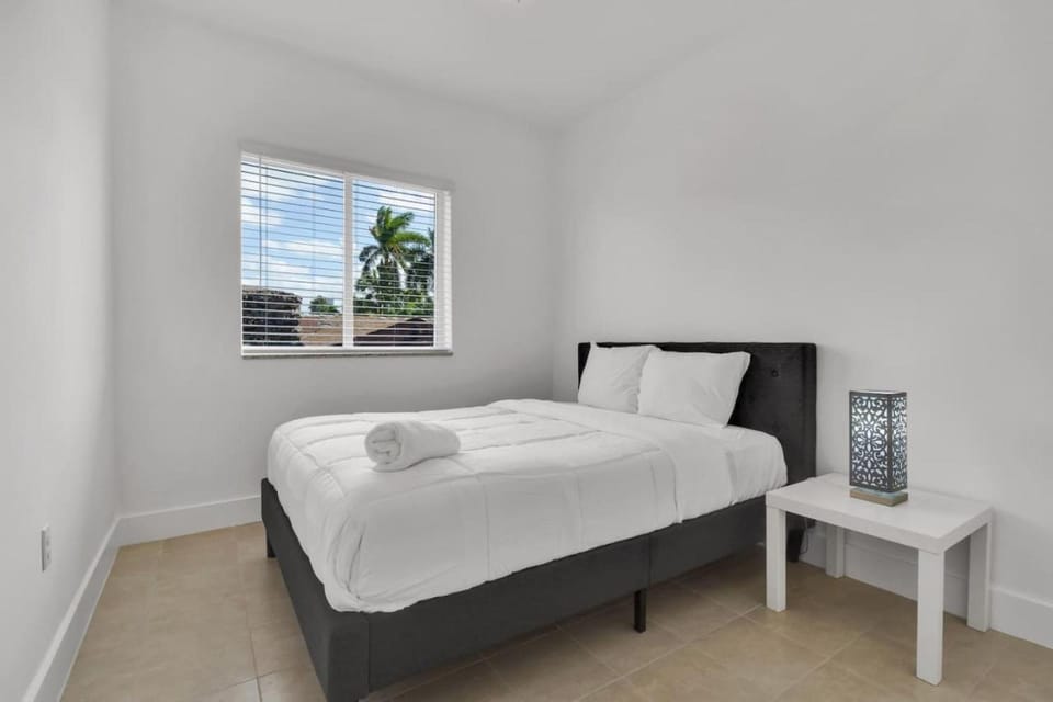Magical 2 BR Apartment - Best Area in Miami Apartment in Coral Gables
