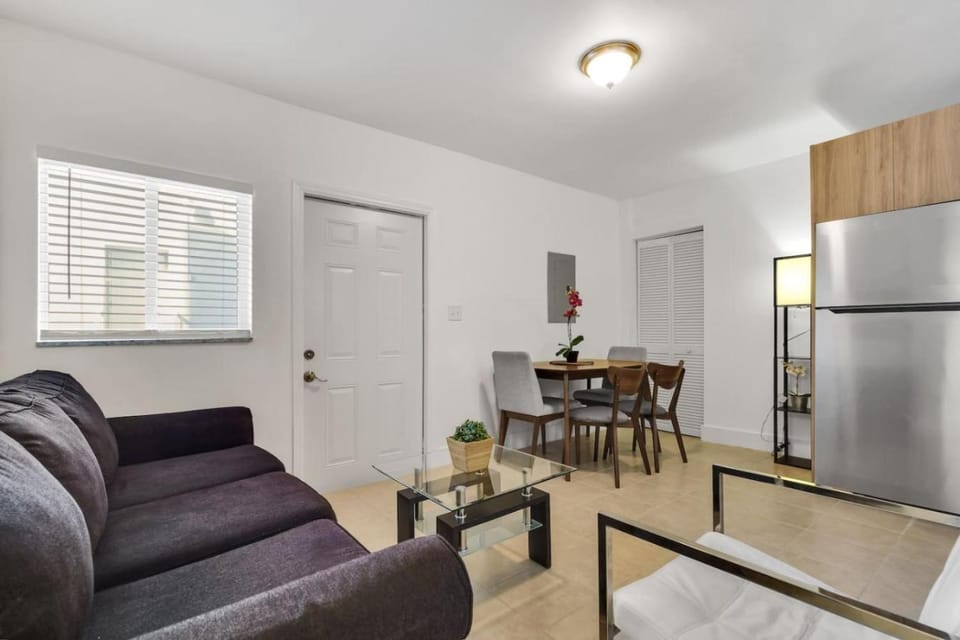Cozy Private 2 BR Apt 5min to Brickell 8th st Apartment in Coral Gables