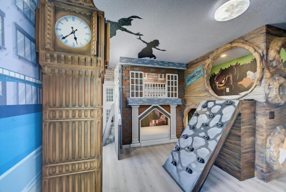 8BR Enchanted Disney Villa with Pool and Epic Themes House in Osceola County