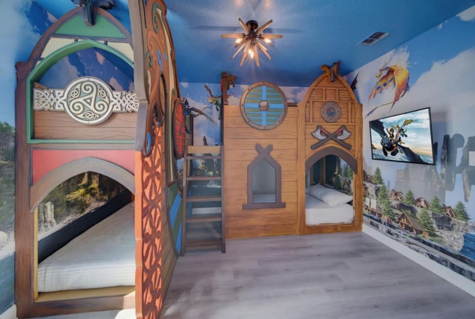 8BR Enchanted Disney Villa with Pool and Epic Themes House in Osceola County