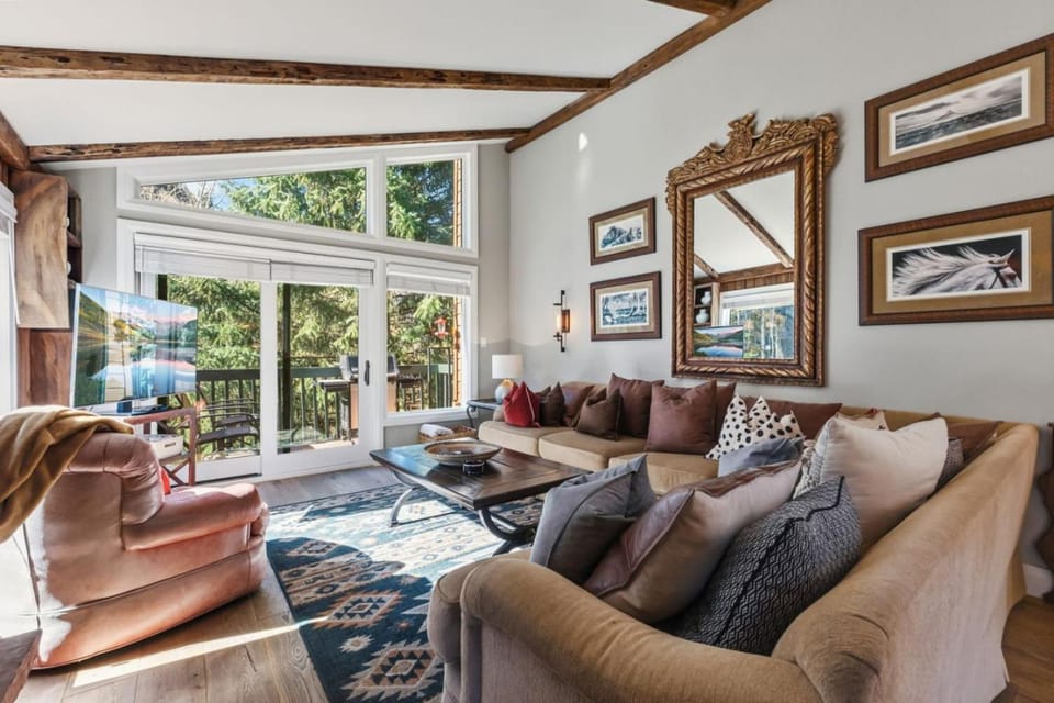 Timber Falls 4BR Penthouse Retreat with Views House in Vail
