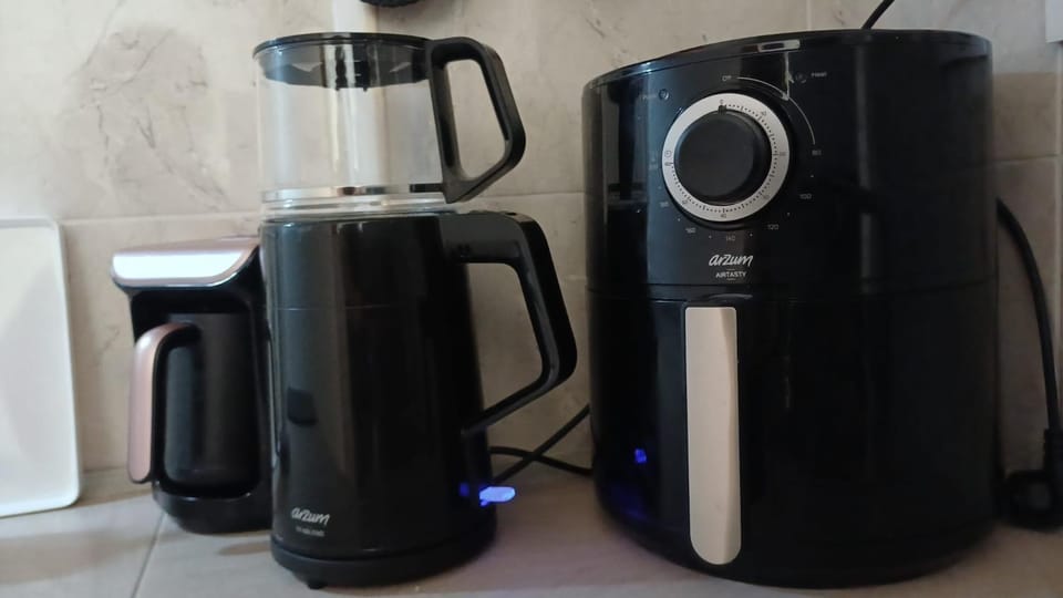 Coffee/tea facilities, Kitchen or kitchenette