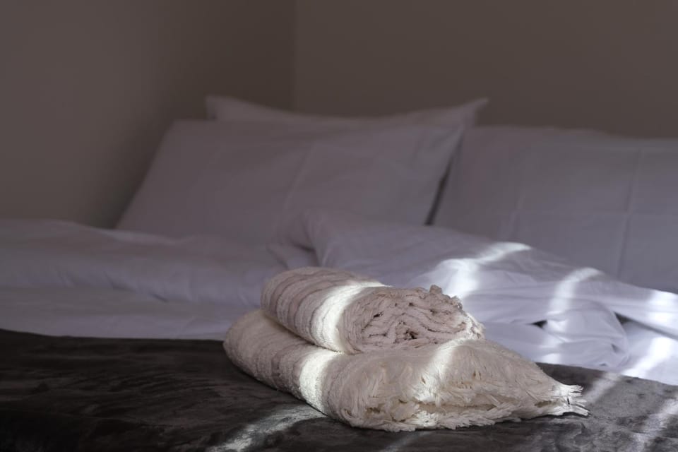 Bed, Decorative detail, towels