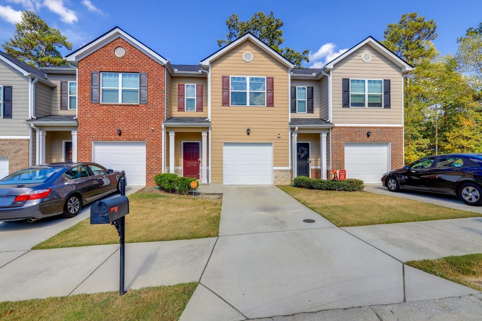 Pets Welcome! Family Townhome w/ Yard in Atlanta House in Georgia