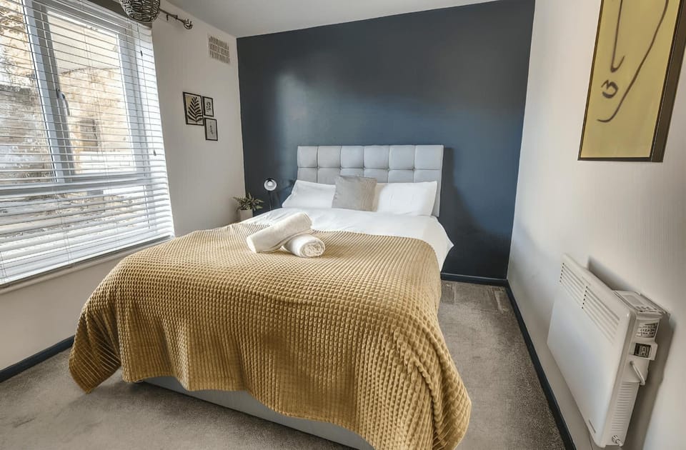 Bed, Photo of the whole room, Bedroom, internet