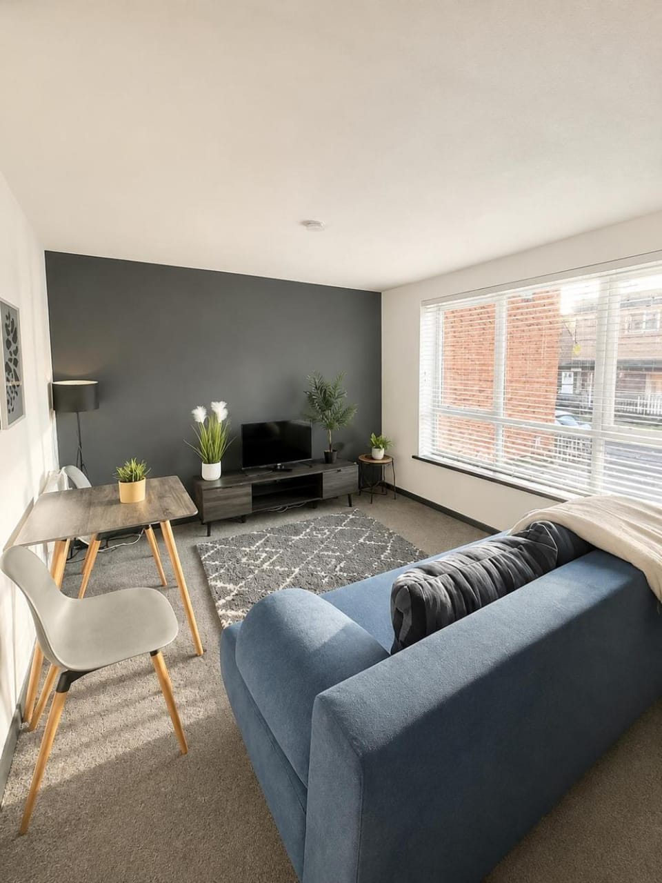 Bed, Living room