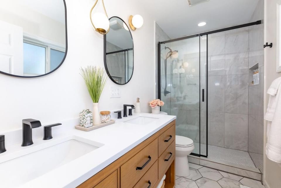 Grand Retreat 5Brs Game Room House in Lombard