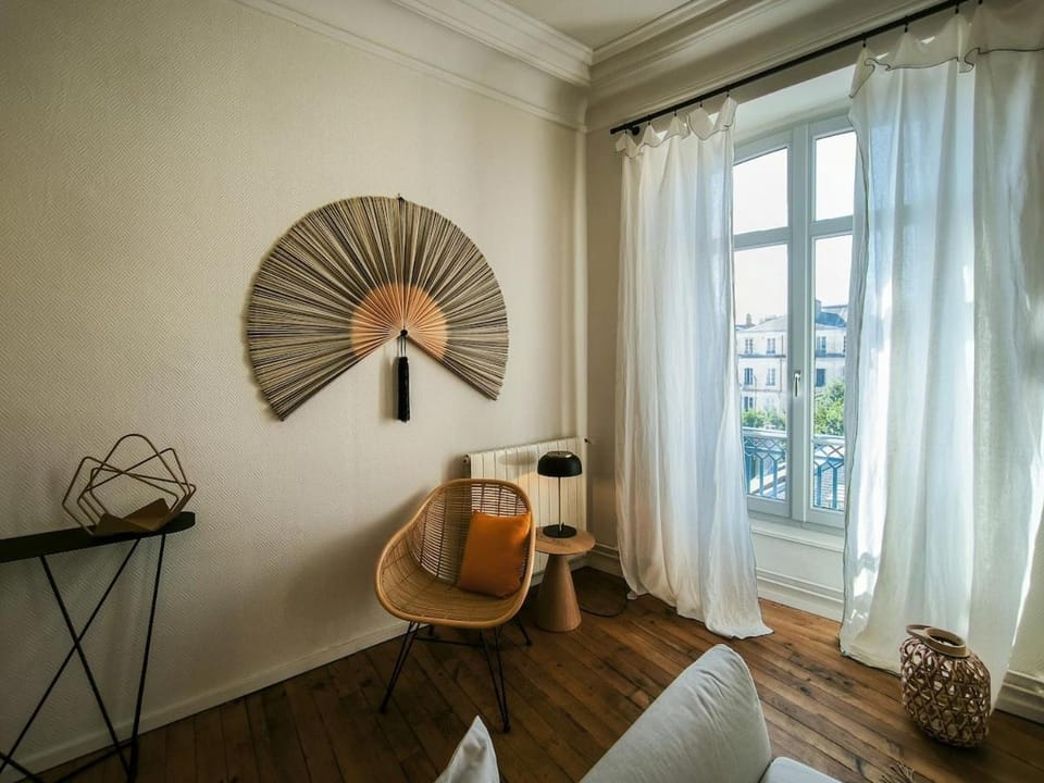 Beautiful accommodation-Spacious-Near Les Halles-2 people Apartment in Pau