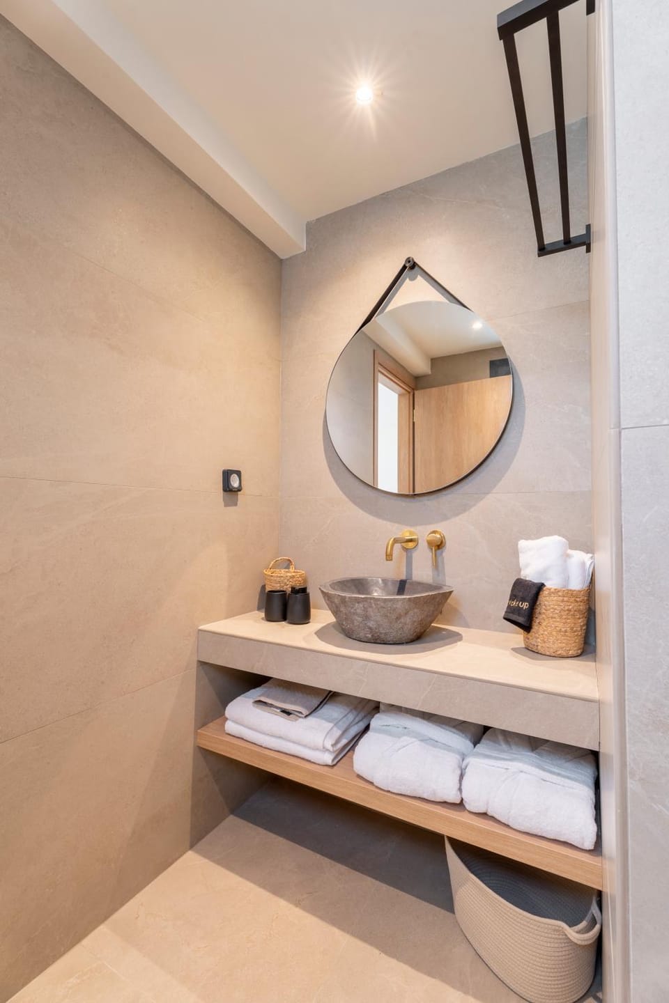 Bathroom, towels