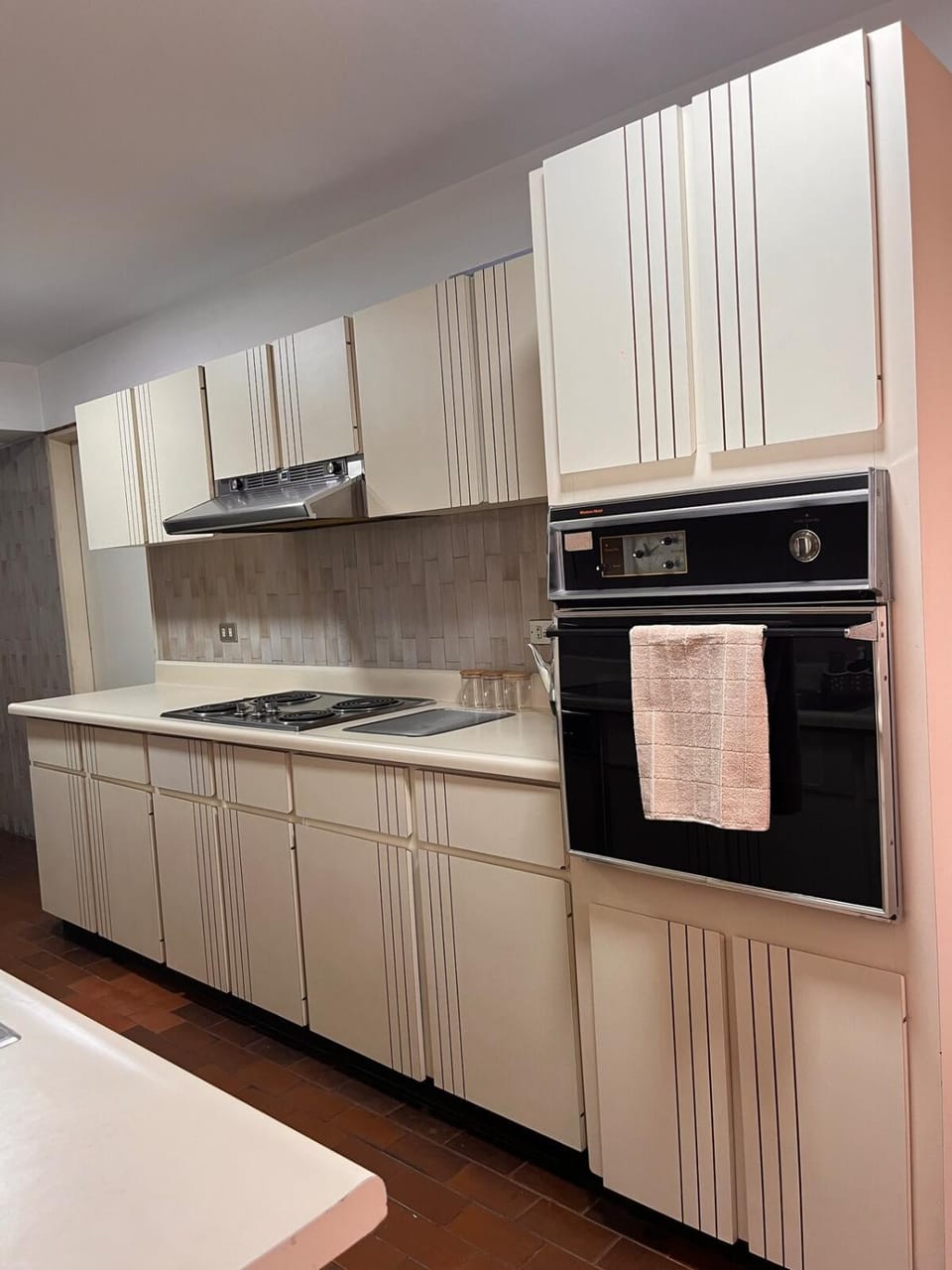 Kitchen or kitchenette, oven