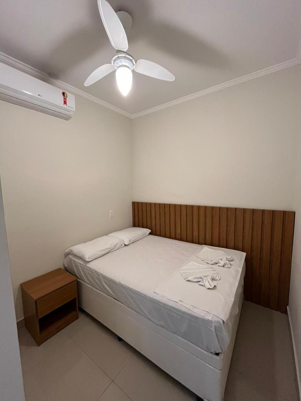 Bed, Bedroom, air conditioner