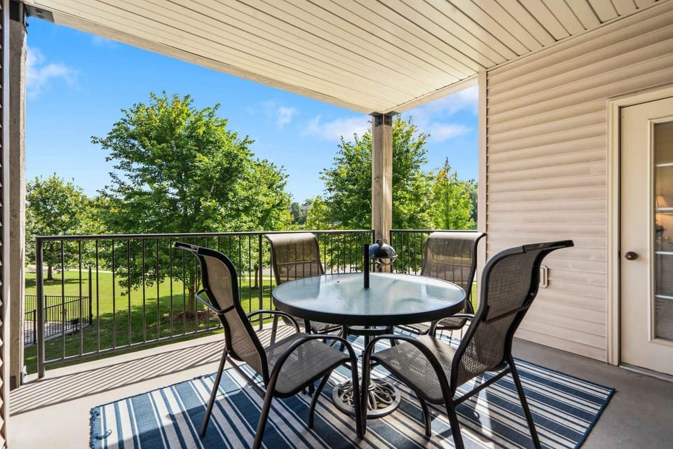R&L Scenic Views - Retreat for 4 House in Branson