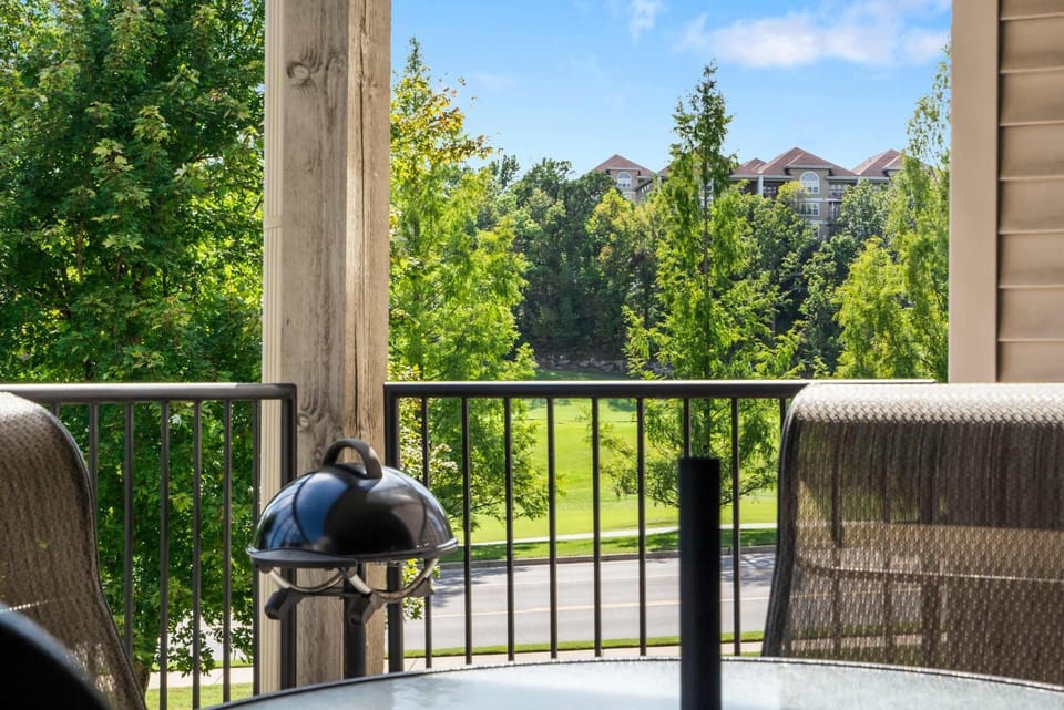 R&L Scenic Views - Retreat for 4 House in Branson