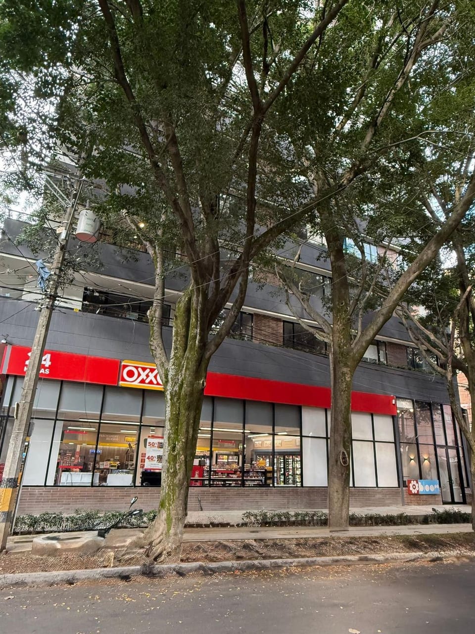 Property building, Food and drinks, Shopping Area