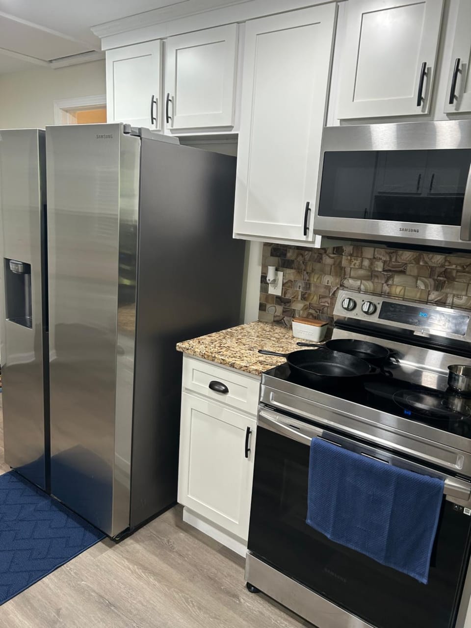 Kitchen or kitchenette, oven, stove