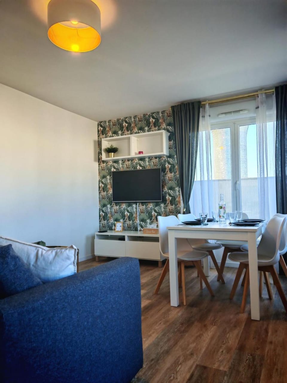 TV and multimedia, Living room, Dining area