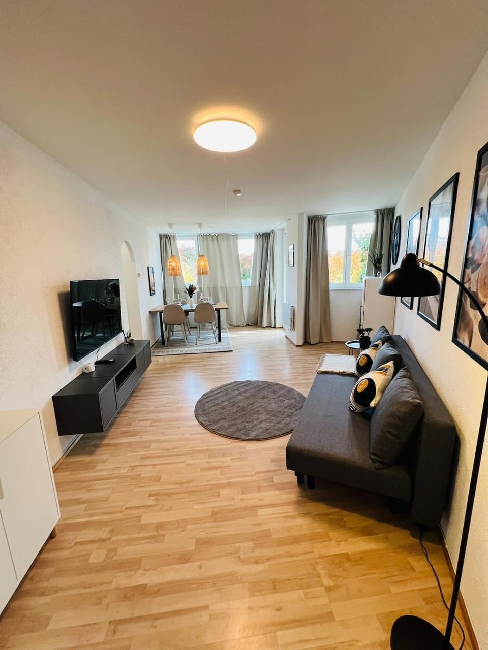 TV and multimedia, Living room, Photo of the whole room, Evening entertainment